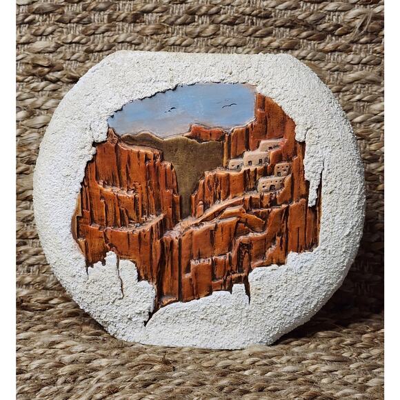 VINTAGE MOUNTAIN SIDE 3-DIMENSIONAL DESERT SCENERY VASE! UNIQUE!! - Picture 1 of 9